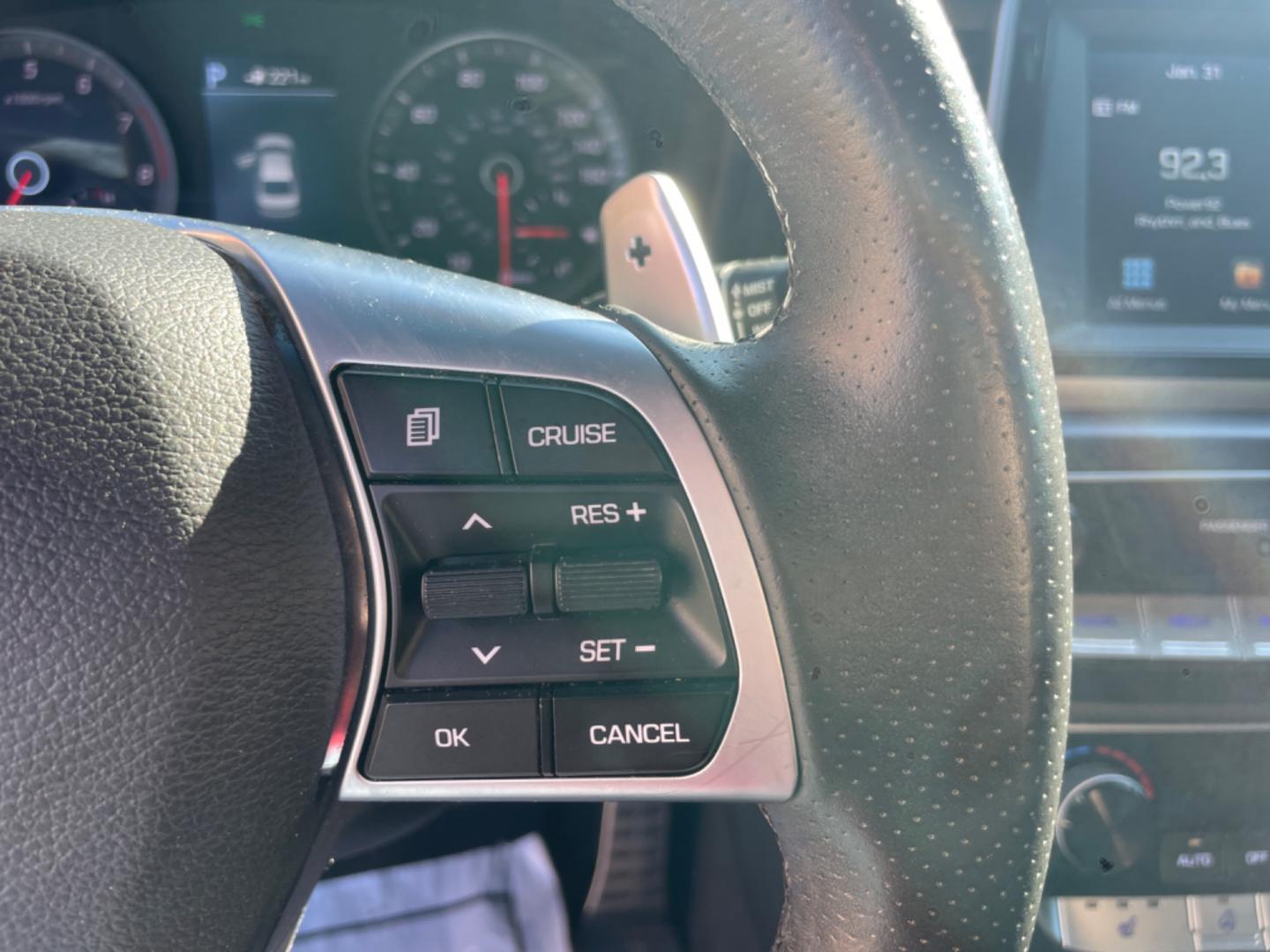 2019 Silver Hyundai Sonata (5NPE34AF4KH) with an 4-Cyl, SULEV, 2.4 Liter engine, Automatic, 6-Spd w/Overdrive and Shiftronic transmission, located at 8008 Warden Rd, Sherwood, AR, 72120, (501) 801-6100, 34.830078, -92.186684 - Photo#15